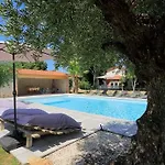 D Hotes Du Castell De Bles Bed and Breakfast
