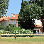 לינה וארוחת בוקר D Hotes Du Castell De Bles