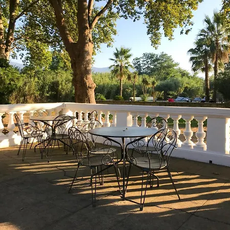 D Hotes Du Castell De Bles Bed & Breakfast Saint-Génis