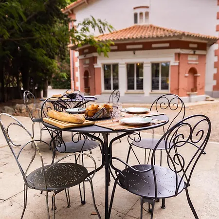 Bed & Breakfast D Hotes Du Castell De Bles 4*