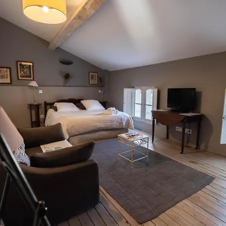 Bed & Breakfast Domaine Castell De Bles