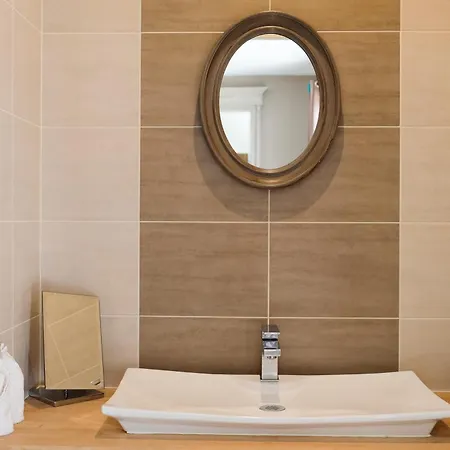 Domaine Castell De Blés Bed & Breakfast 4*