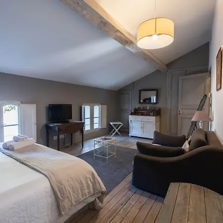 D Hotes Du Castell De Bles Bed & Breakfast 4*