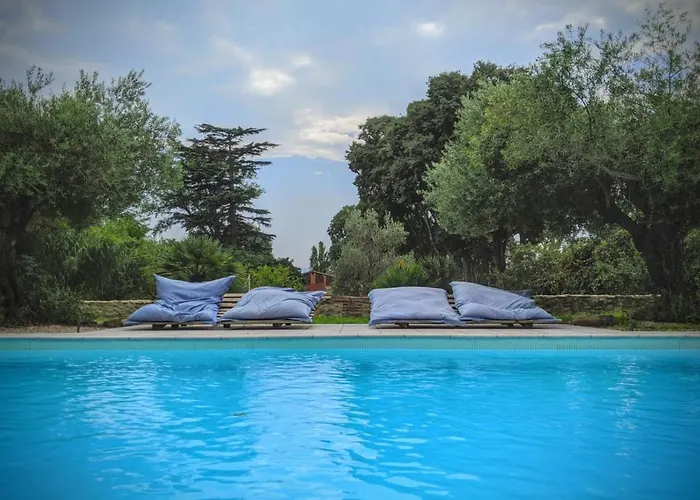 Bed and Breakfast D Hotes Du Castell De Bles 4*