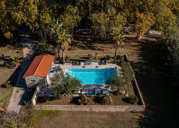 D Hotes Du Castell De Bles Bed and Breakfast